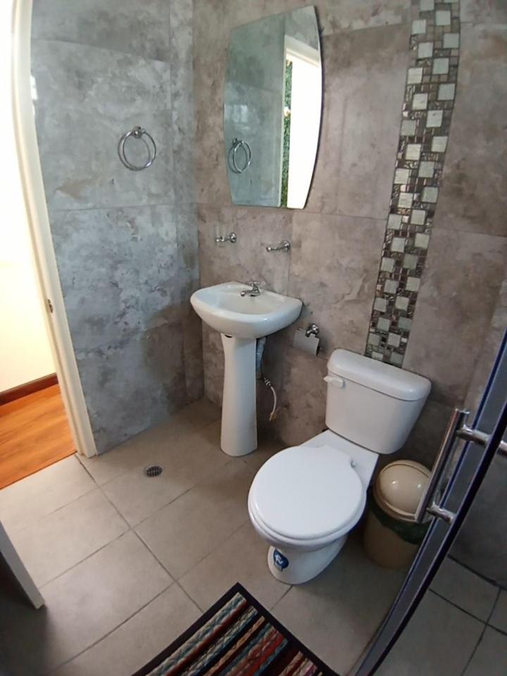 Hostal Atlantis Кито Екстериор снимка