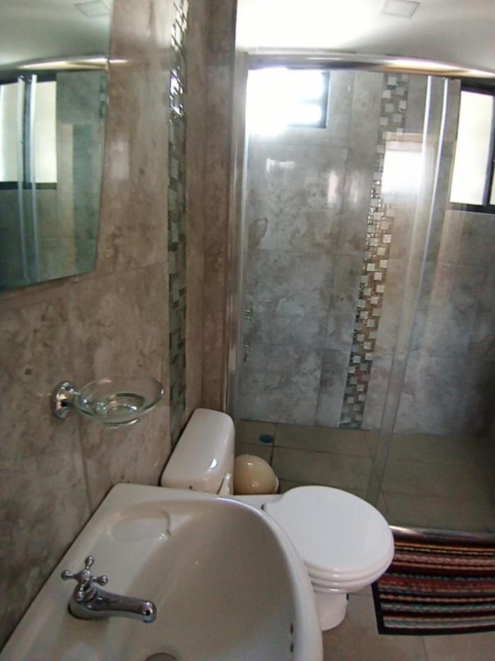 Hostal Atlantis Кито Екстериор снимка